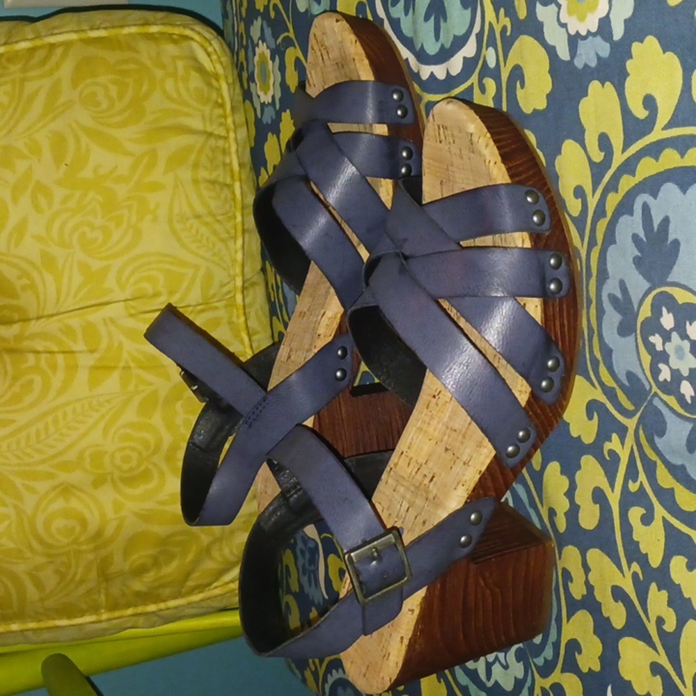 Korks Block Heel Sandals - Picture 4 of 9